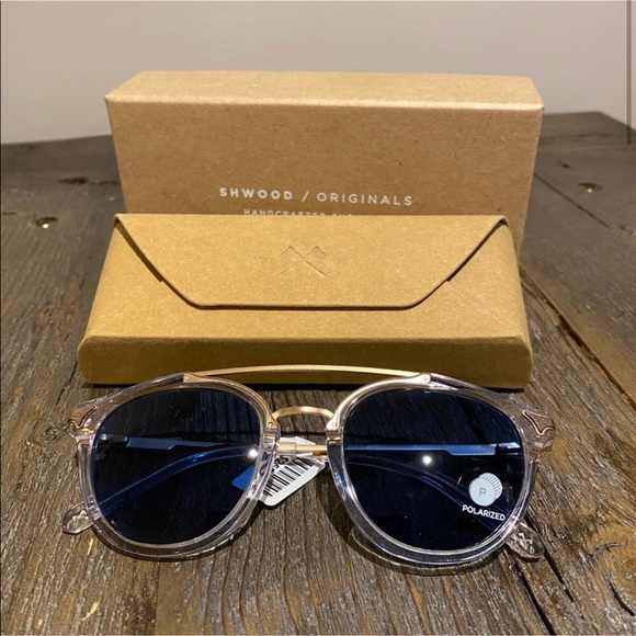 Round Clear Frame Sunglasses - Picture 3 of 6